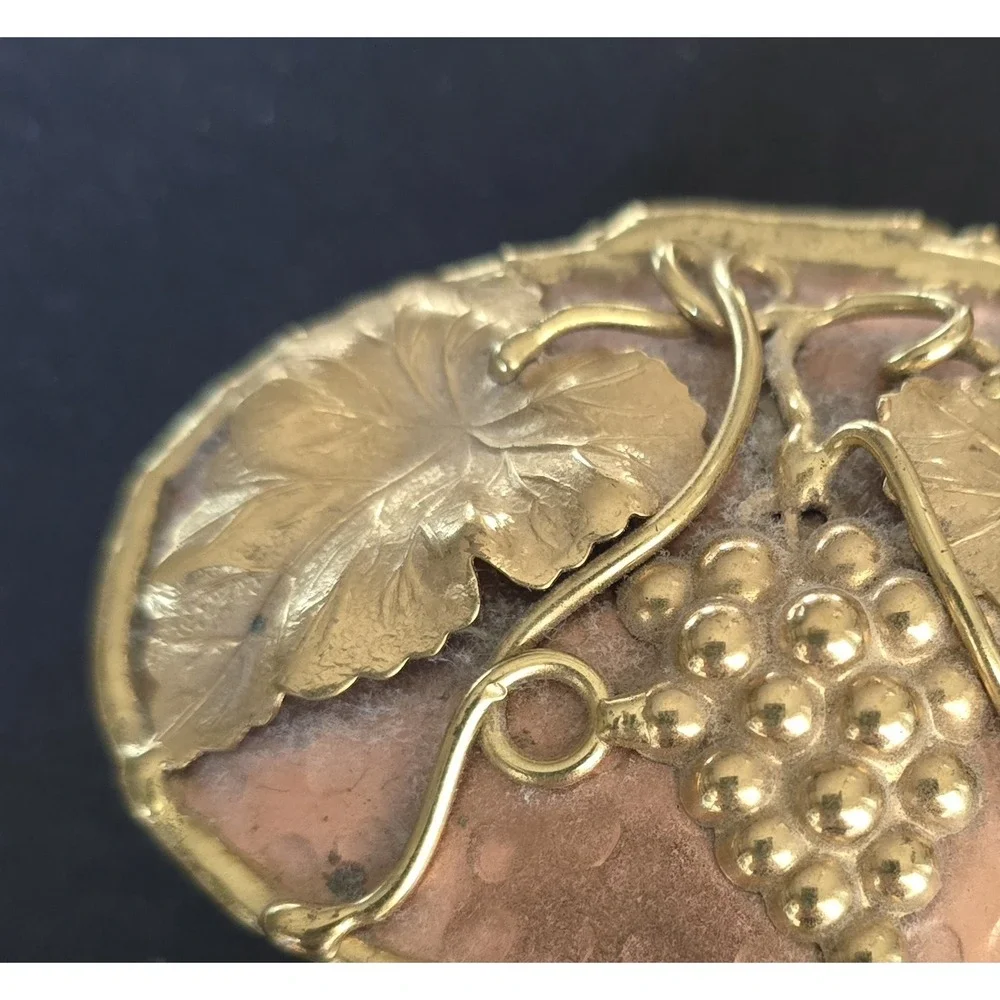 VTG Gold/copper Lunacy Trinket Box clam shell grapes leaves  Collectible Metal